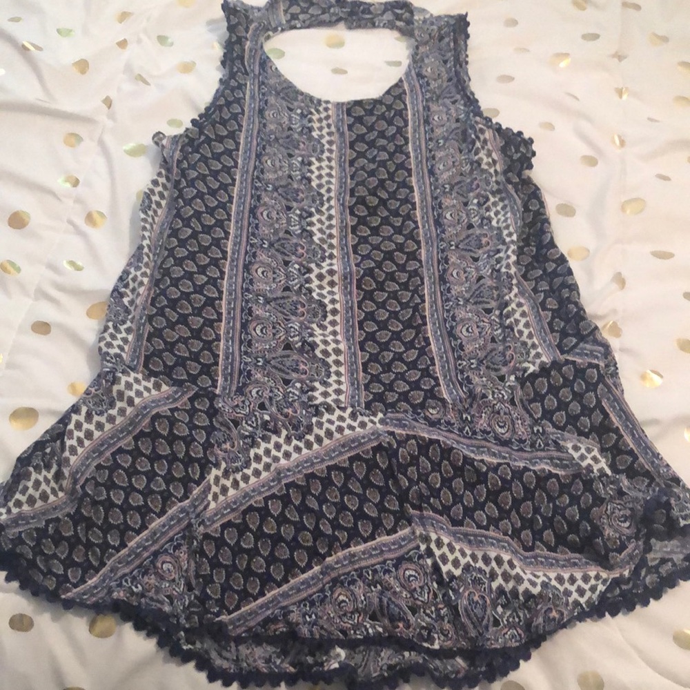 Patterned dress with keyhole back